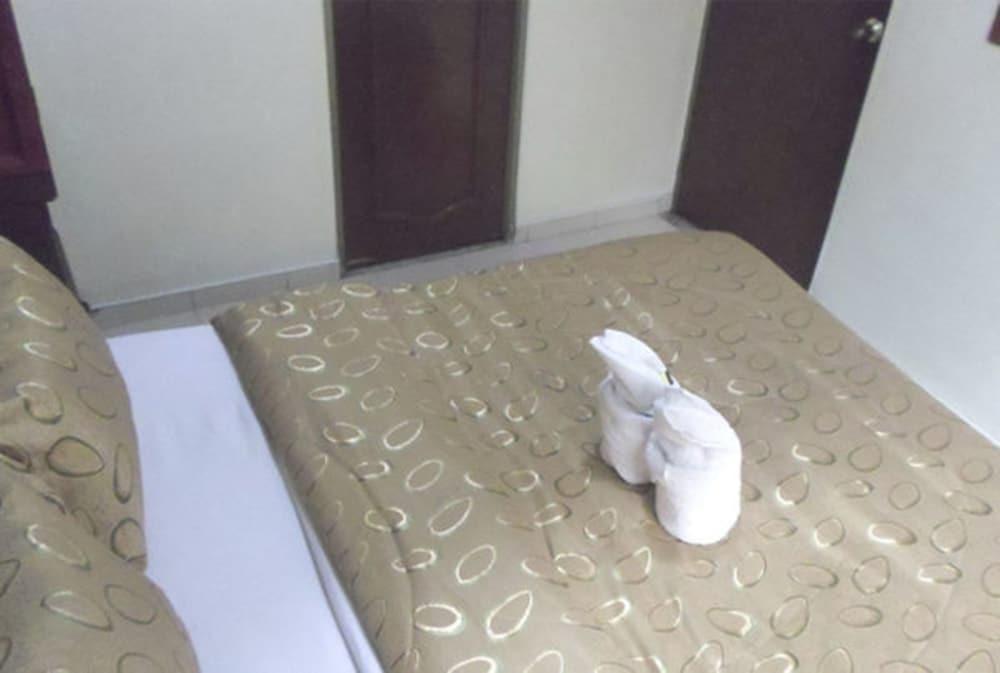 Hotel Balcones 3*