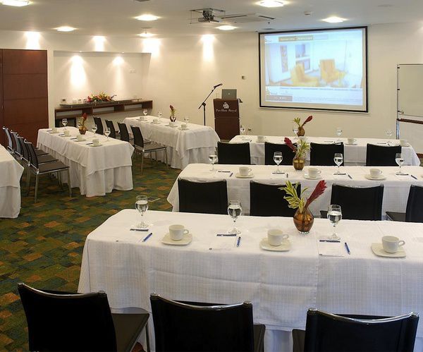 Nh Pavillon Royal Hotel 4*