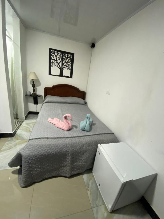 Apartaestudio pequeño privado cerca al aeropuerto Apartamento *