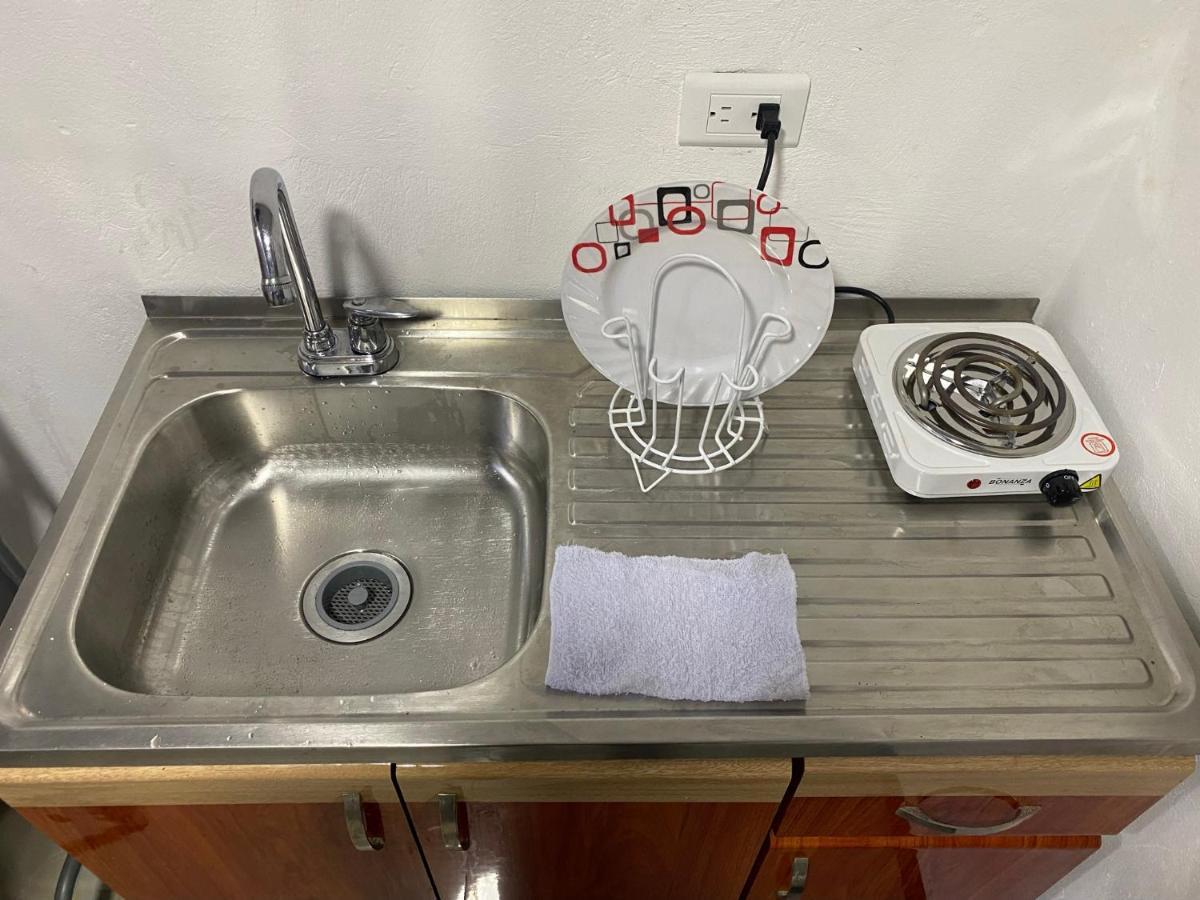 Apartamento Apartaestudio pequeño privado cerca al aeropuerto