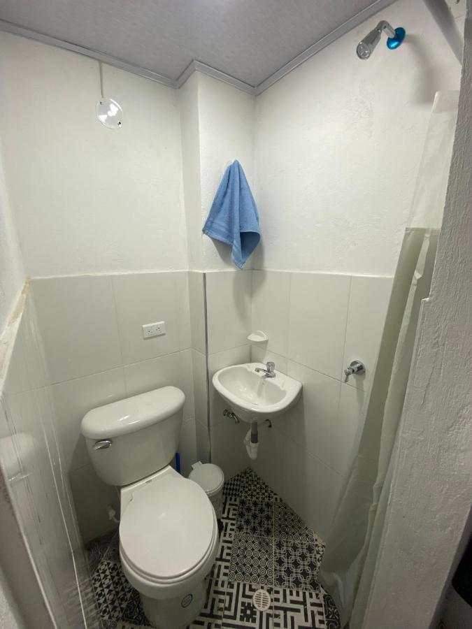 Apartaestudio pequeño privado cerca al aeropuerto Apartamento