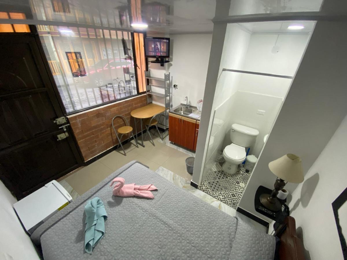 Apartamento Apartaestudio pequeño privado cerca al aeropuerto *
