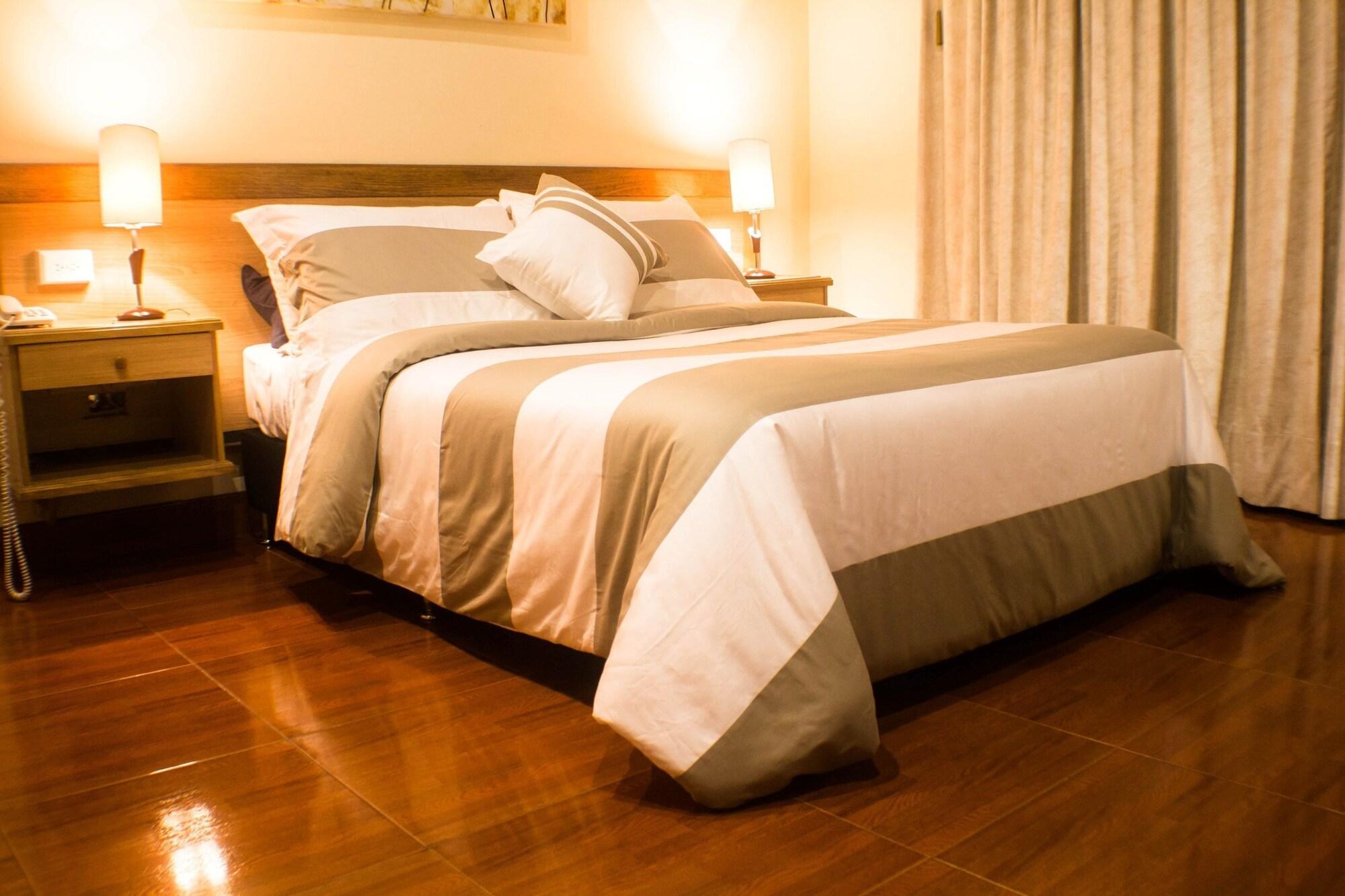 Charlies Place Hotel