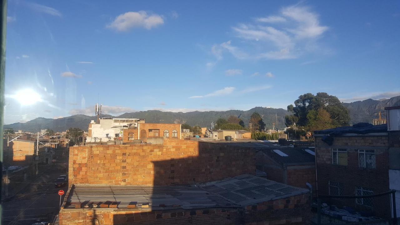 Cerca A Embajada Americana Corferias Centro Club Militar 201 * Bogotá