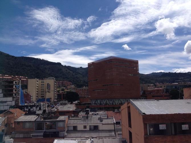 Apartasuite Edificio Monir * Bogotá