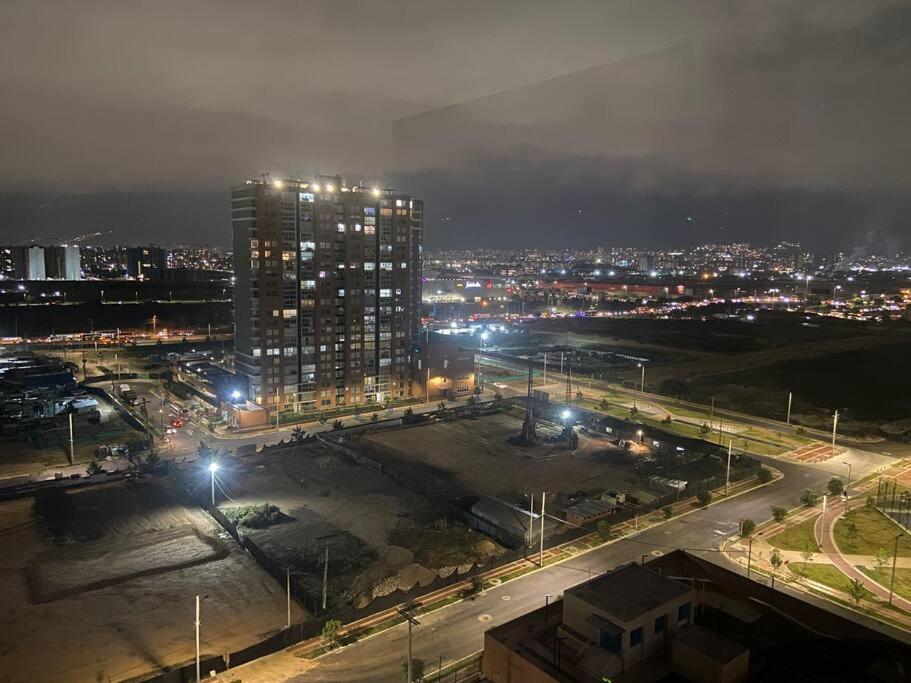 Apartamento Perfecto Trabajo Remoto - Nuevo , Wifi, Lava-seca, Parking, Cerca Aeropuerto Y Embajada, Hermosa Vista *