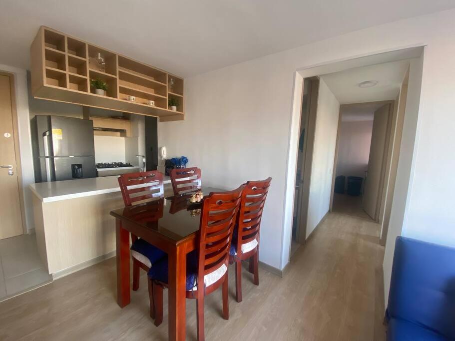 Perfecto Trabajo Remoto - Nuevo , Wifi, Lava-seca, Parking, Cerca Aeropuerto Y Embajada, Hermosa Vista