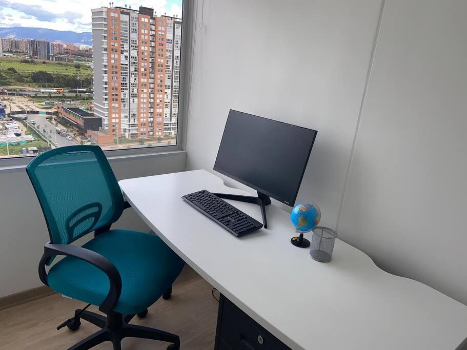 Perfecto Trabajo Remoto - Nuevo , Wifi, Lava-seca, Parking, Cerca Aeropuerto Y Embajada, Hermosa Vista Apartamento *