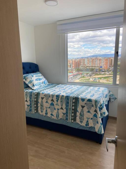 Perfecto Trabajo Remoto - Nuevo , Wifi, Lava-seca, Parking, Cerca Aeropuerto Y Embajada, Hermosa Vista Apartamento Bogotá