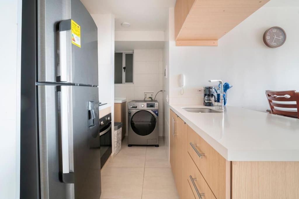 Apartamento Perfecto Trabajo Remoto - Nuevo , Wifi, Lava-seca, Parking, Cerca Aeropuerto Y Embajada, Hermosa Vista