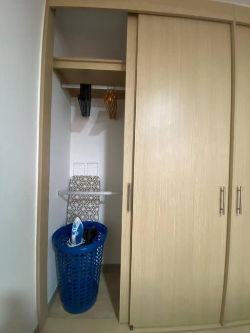Perfecto Trabajo Remoto - Nuevo , Wifi, Lava-seca, Parking, Cerca Aeropuerto Y Embajada, Hermosa Vista * Bogotá