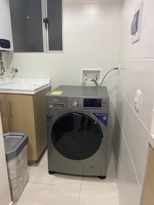Perfecto Trabajo Remoto - Nuevo , Wifi, Lava-seca, Parking, Cerca Aeropuerto Y Embajada, Hermosa Vista