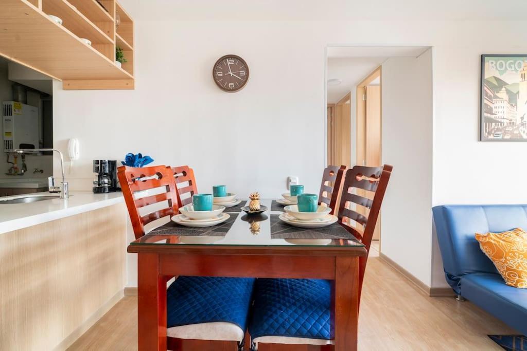 Apartamento Perfecto Trabajo Remoto - Nuevo , Wifi, Lava-seca, Parking, Cerca Aeropuerto Y Embajada, Hermosa Vista Bogotá