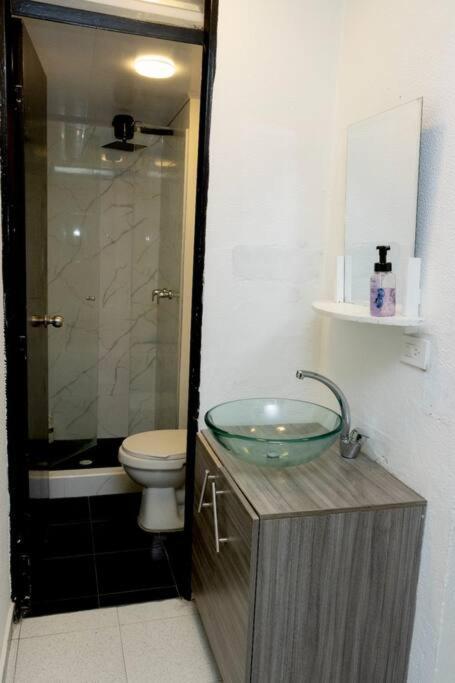 Apartamento Encantador De 2 Habitaciones, Cerca Centro Bogota, *