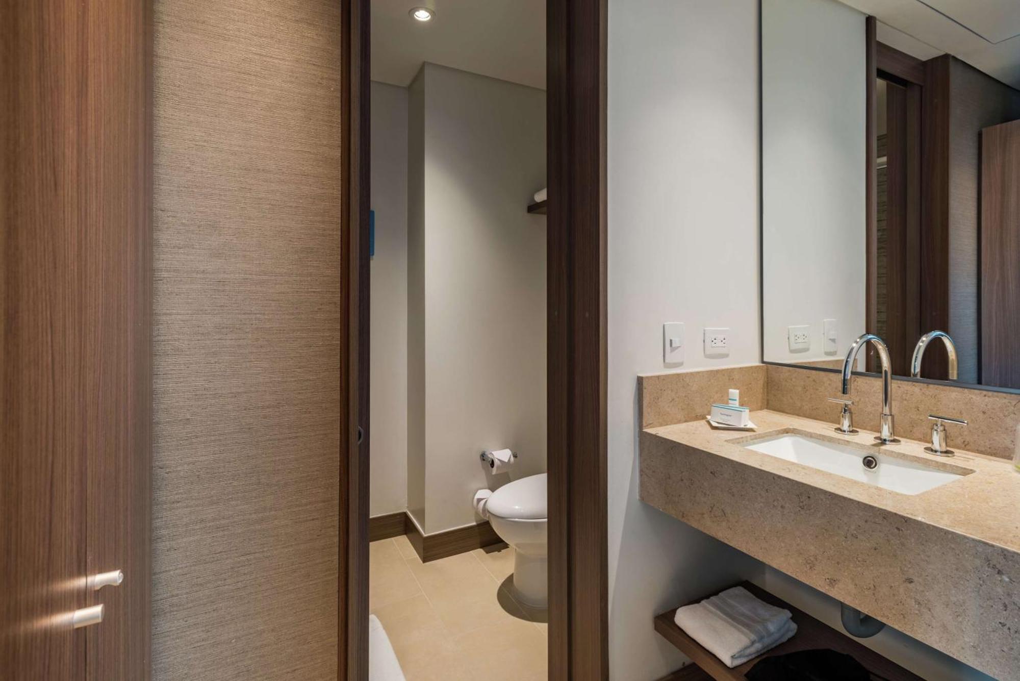 Hampton By Hilton Airport Hotel Bogotá