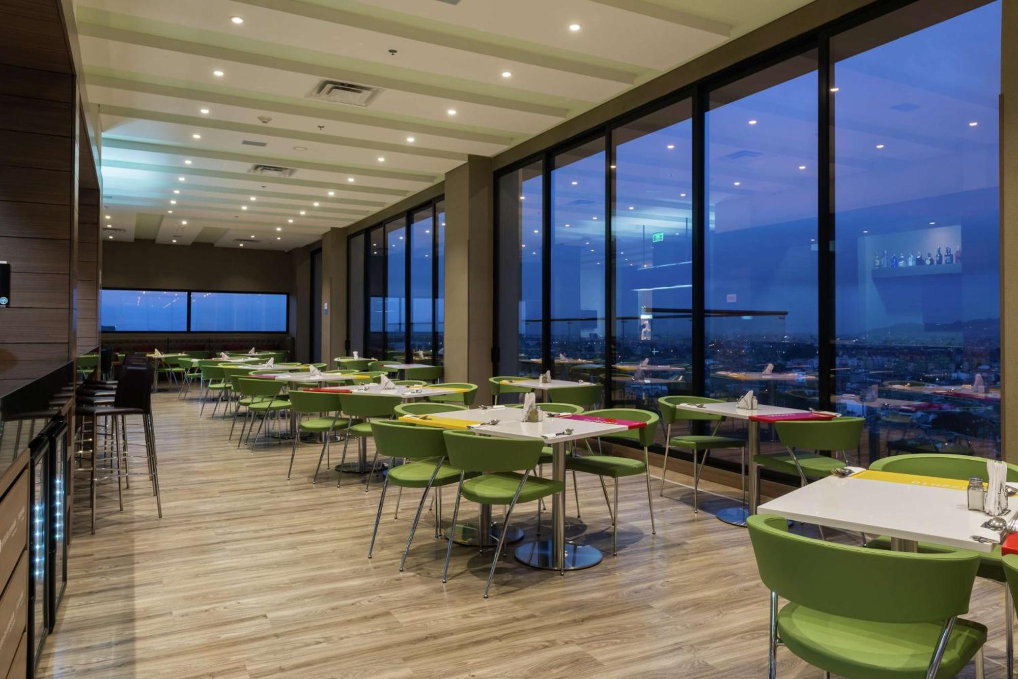 Hampton By Hilton Airport Bogotá