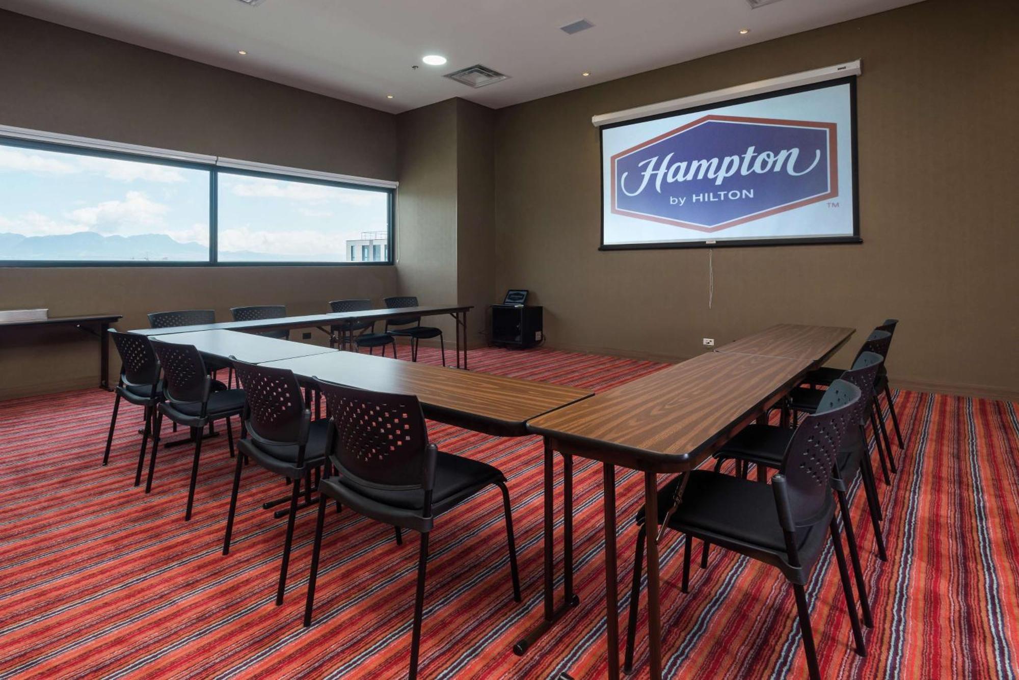 Hampton By Hilton Airport Hotel Bogotá
