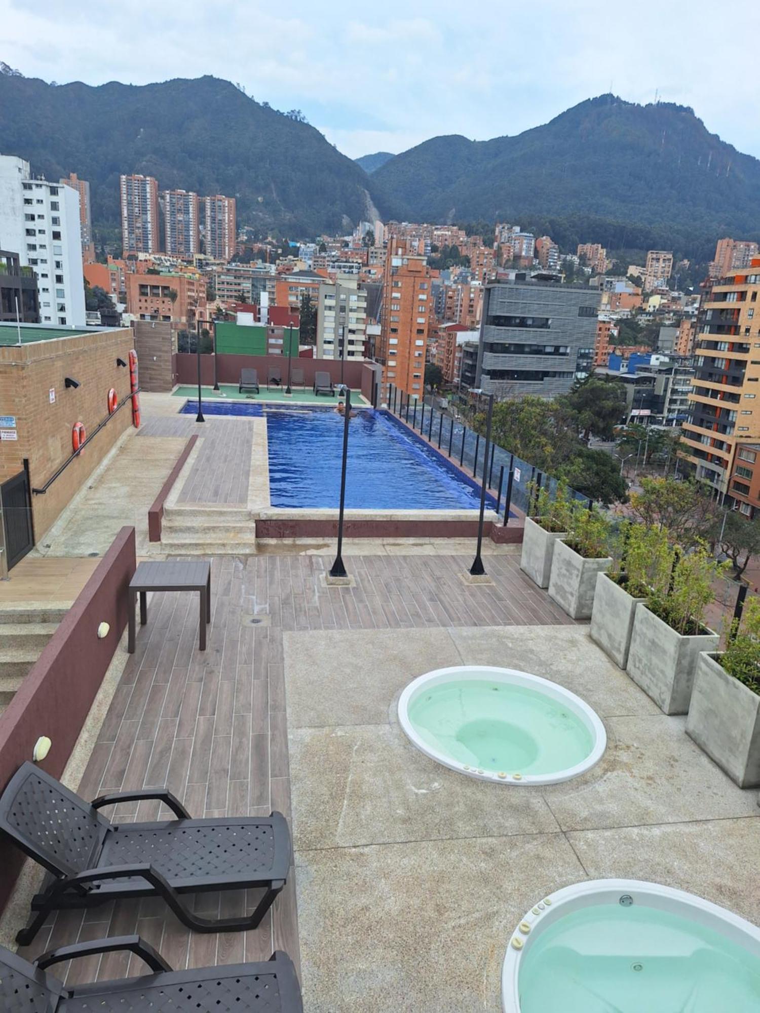 Estudio En Edificio Con Piscina Climatizada Apartamento Bogotá