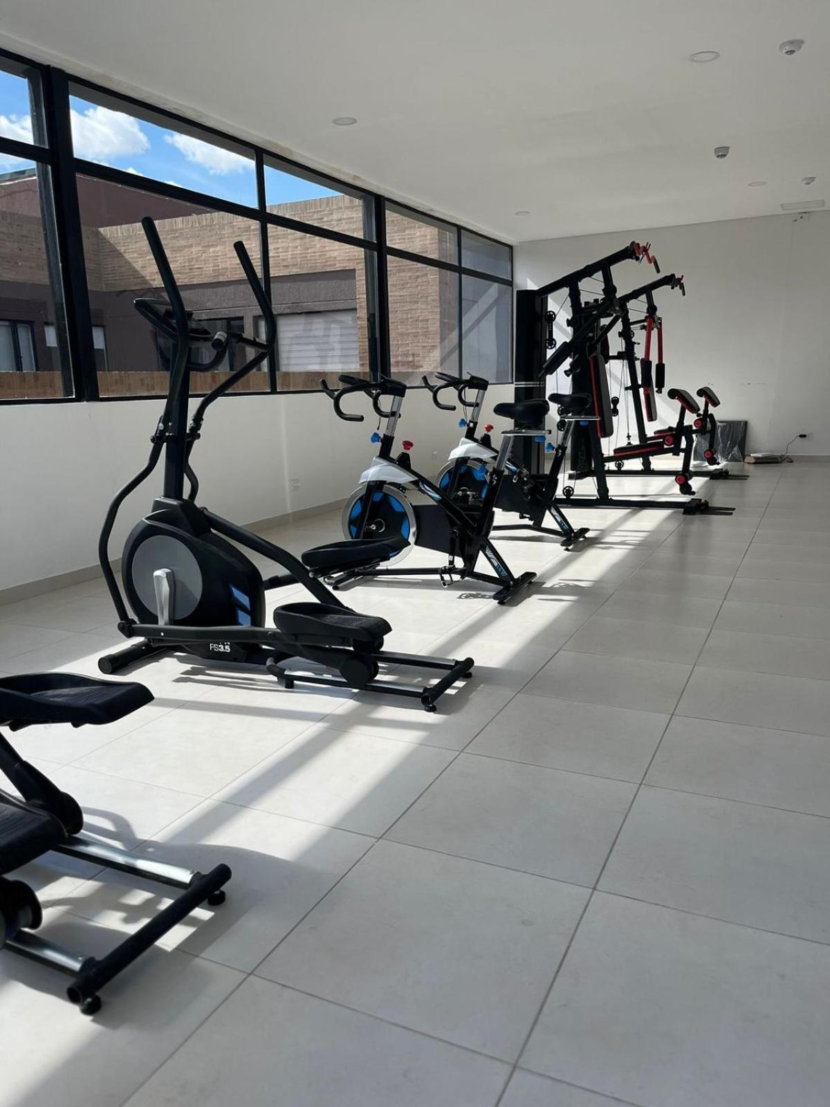 Estudio En Edificio Con Piscina Climatizada * Bogotá
