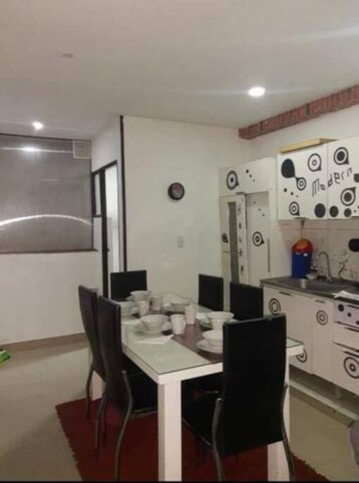 Mi Casa, Ahora Tu Casa *
