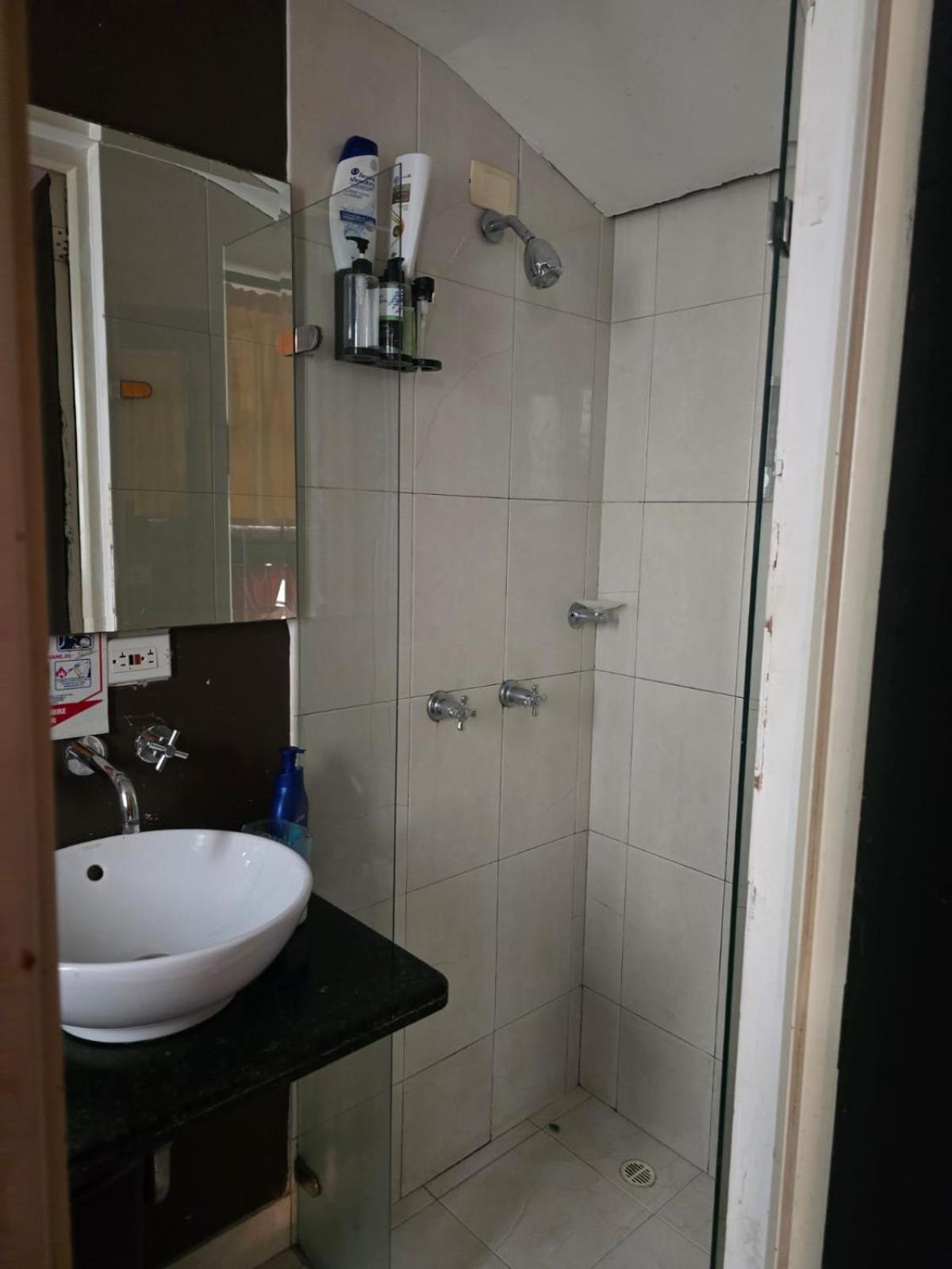 Portelli Zona G- Extranjeros Hostal
