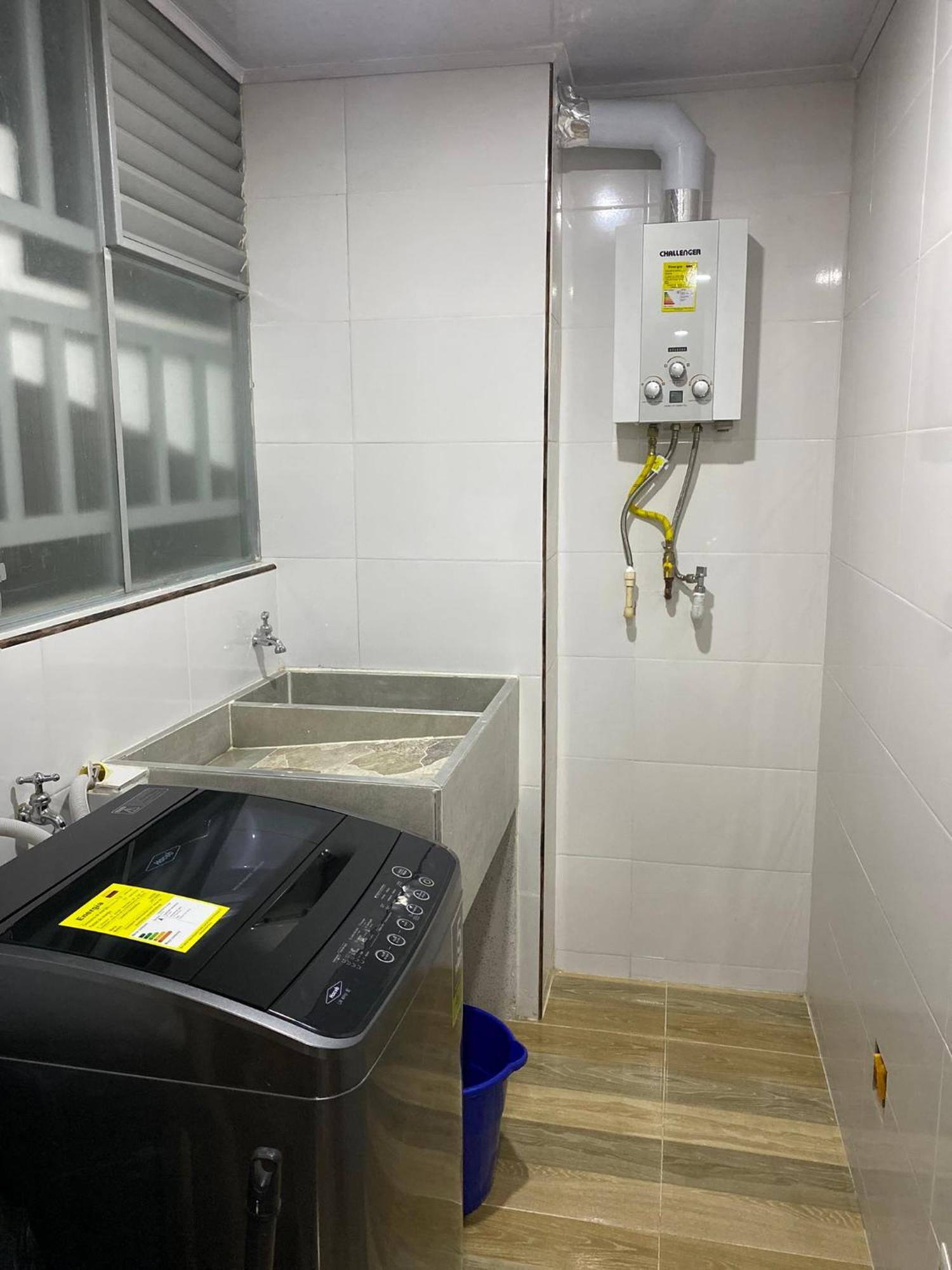 En Zona Comercial Apartamento