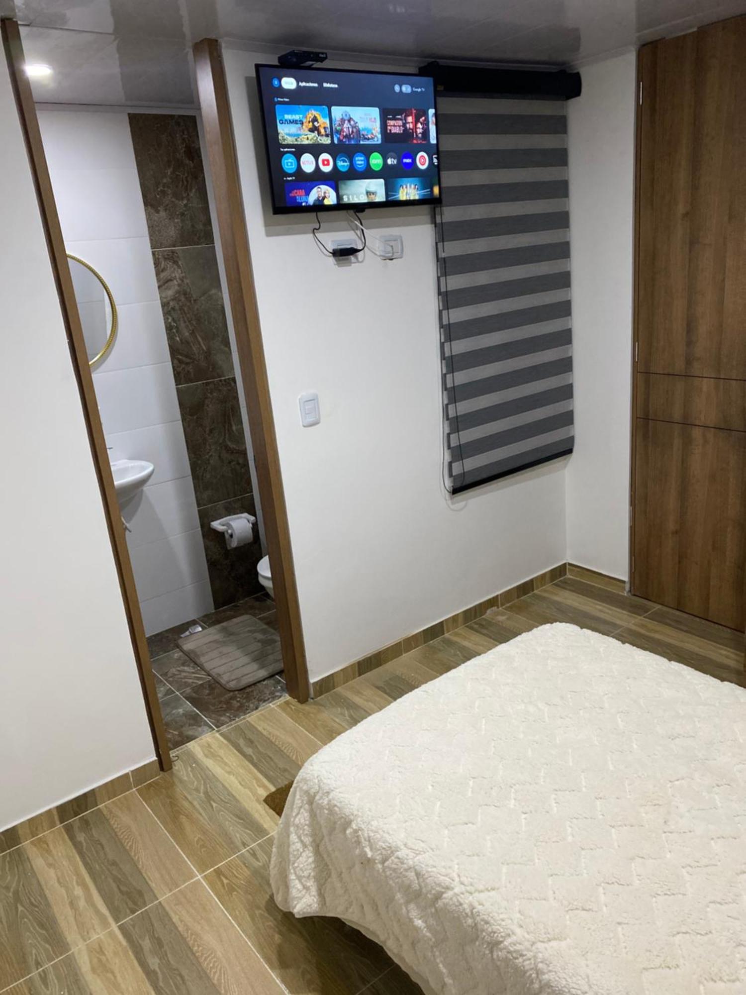 Apartamento En Zona Comercial *