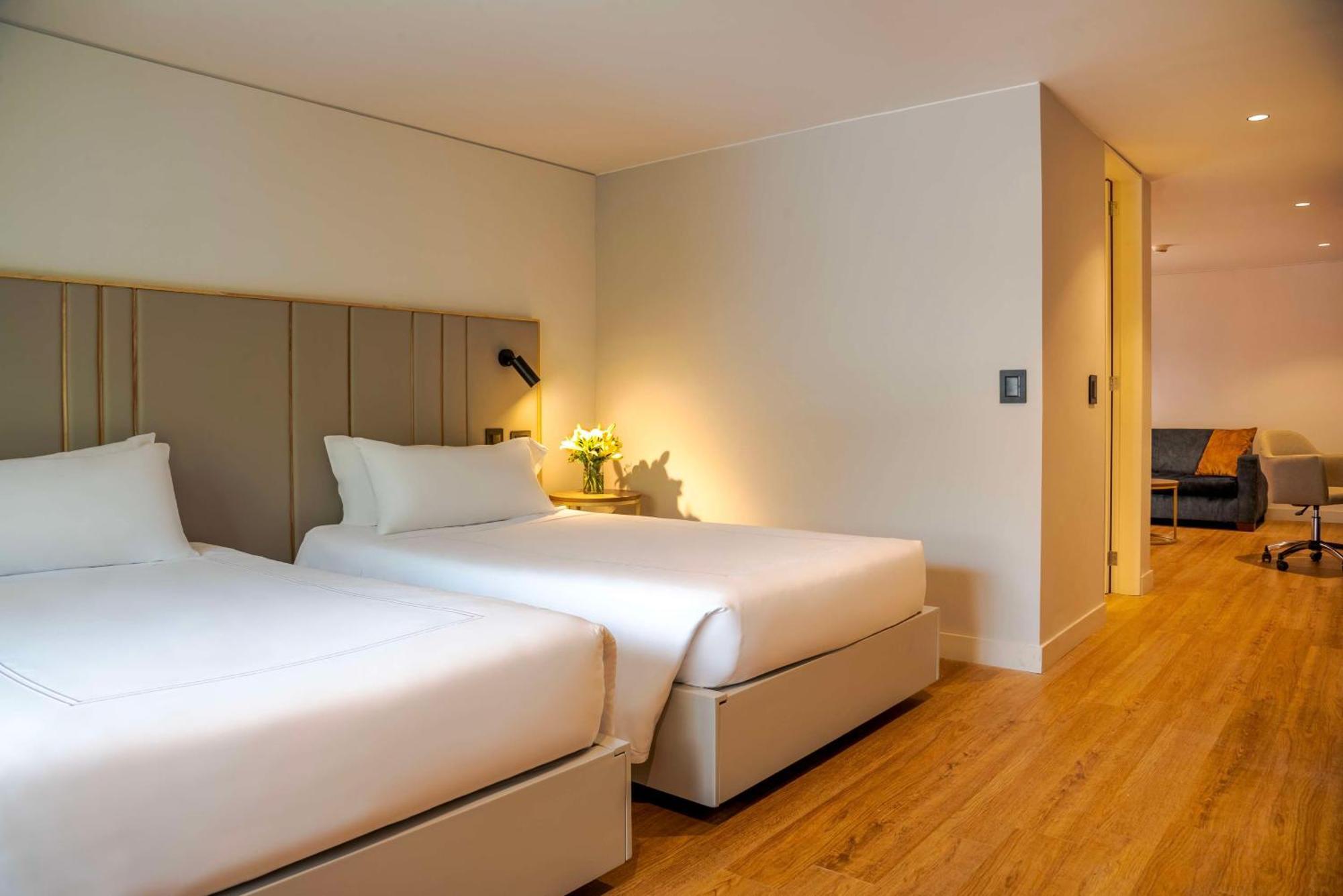 Nh Pavillon Royal Hotel 4*