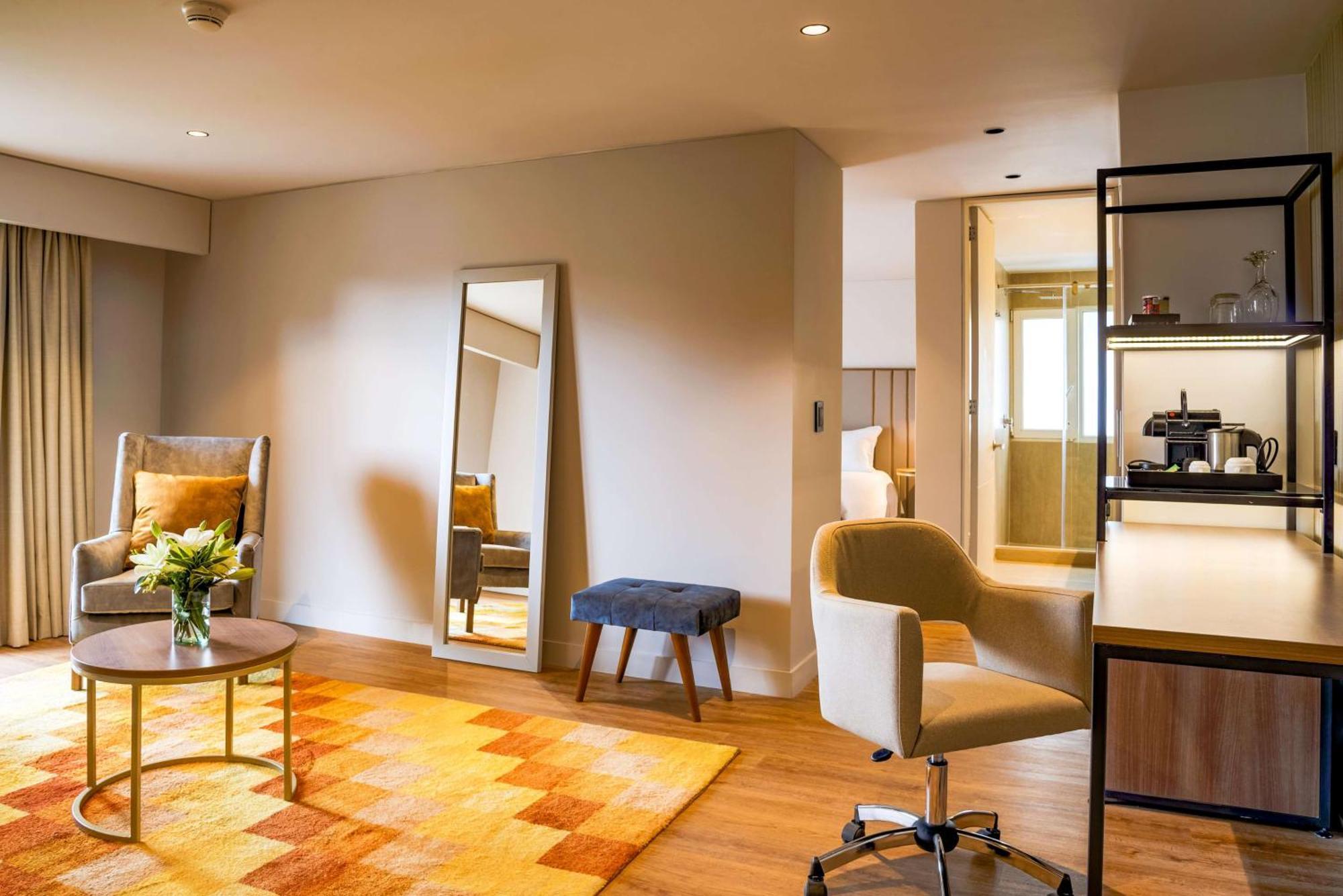 Nh Pavillon Royal Hotel 4*