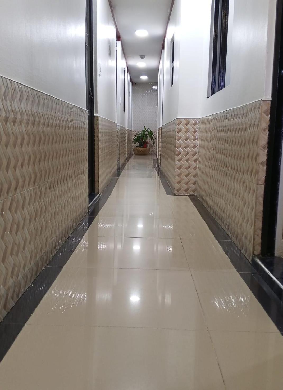 Real Hotel *