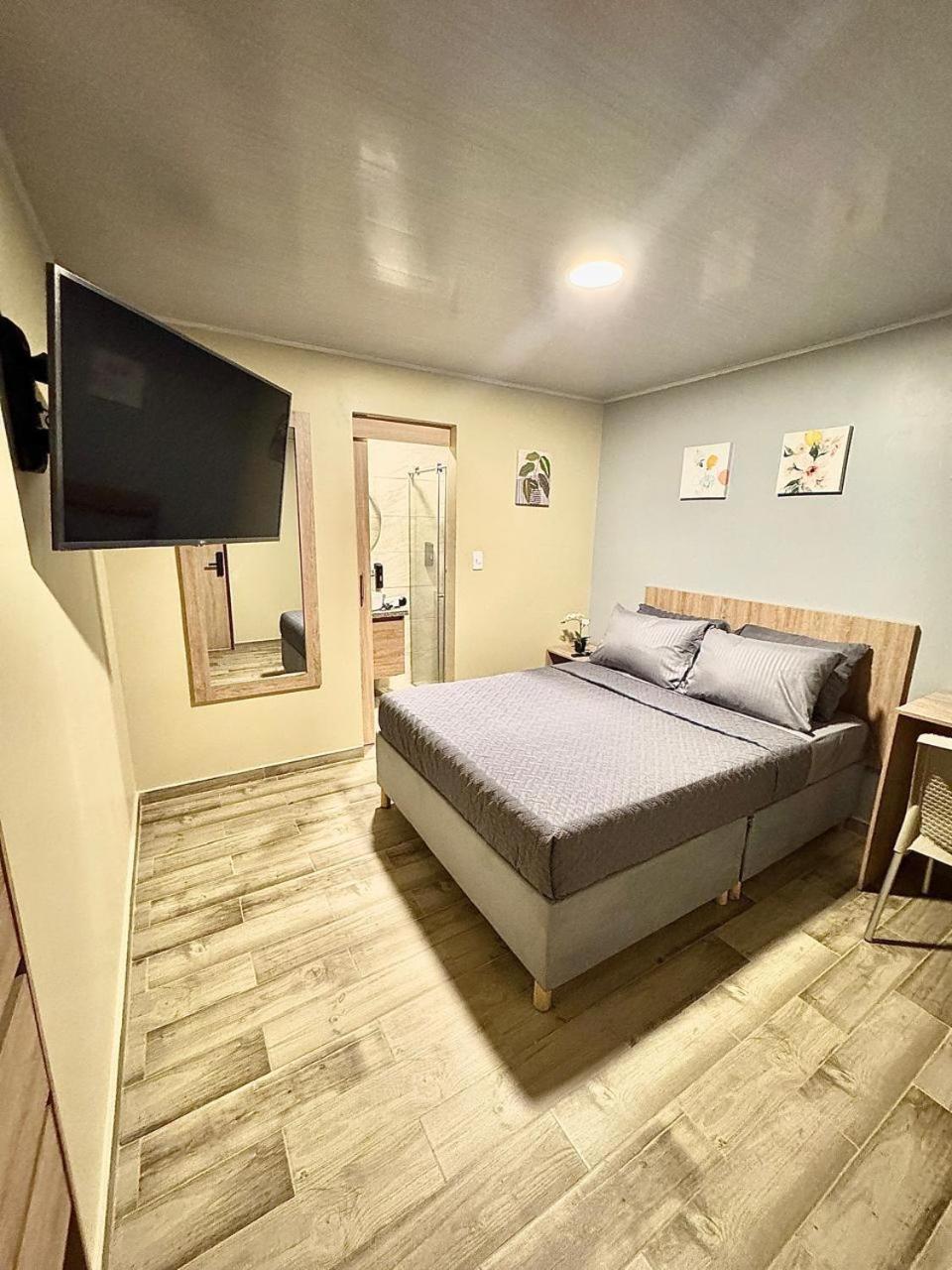 Pensión Hostelfc Santa Barbara