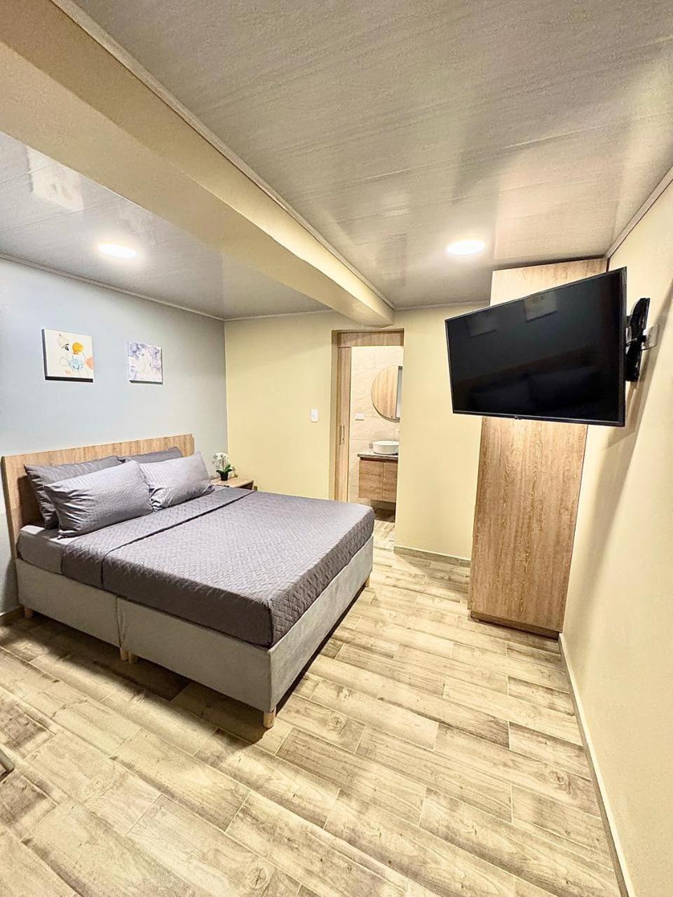 Pensión Hostelfc Santa Barbara *
