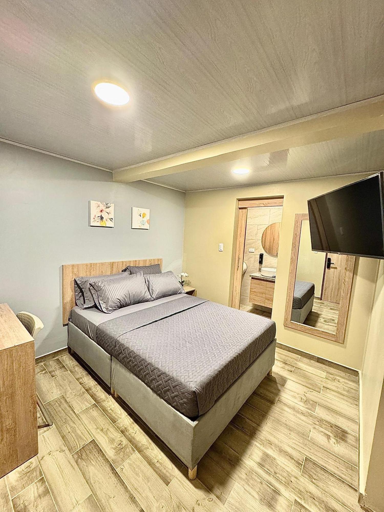 Hostelfc Santa Barbara Pensión