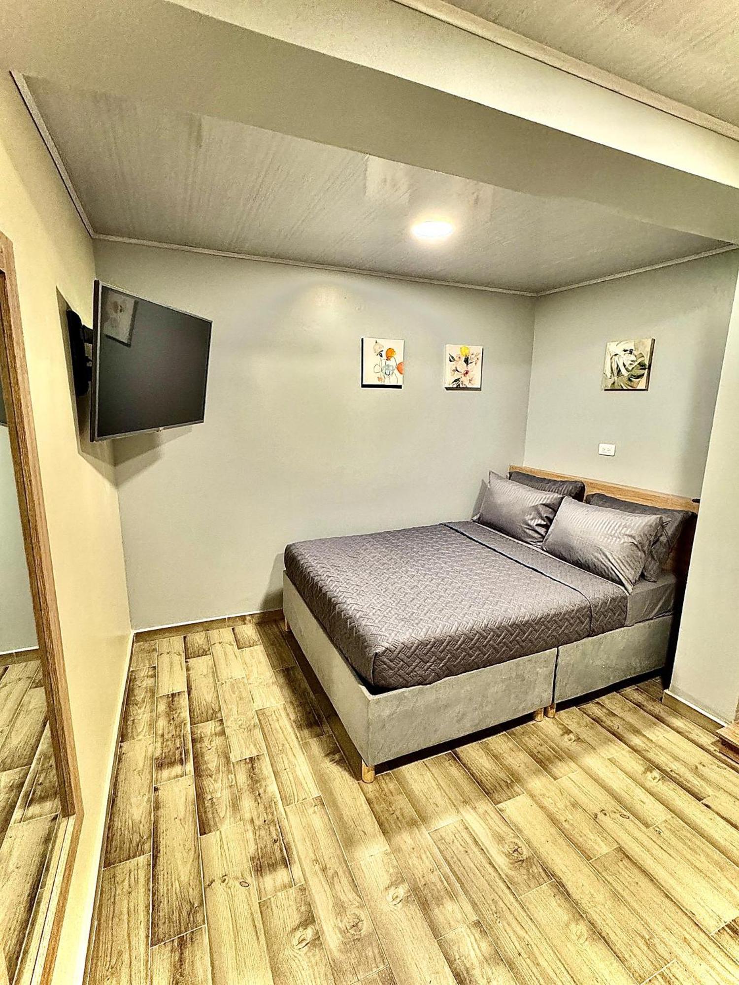 Pensión Hostelfc Santa Barbara *