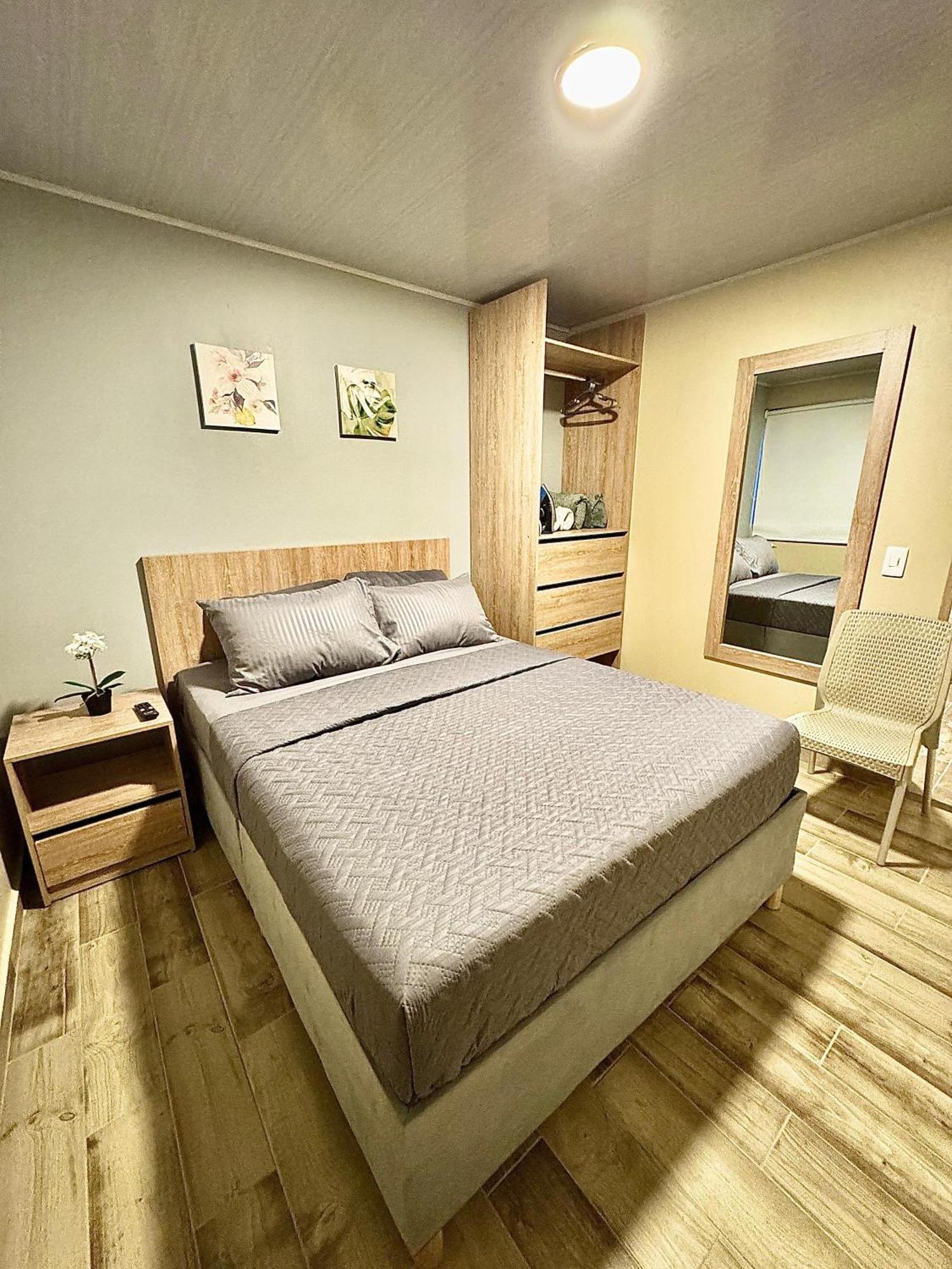 Hostelfc Santa Barbara Pensión *