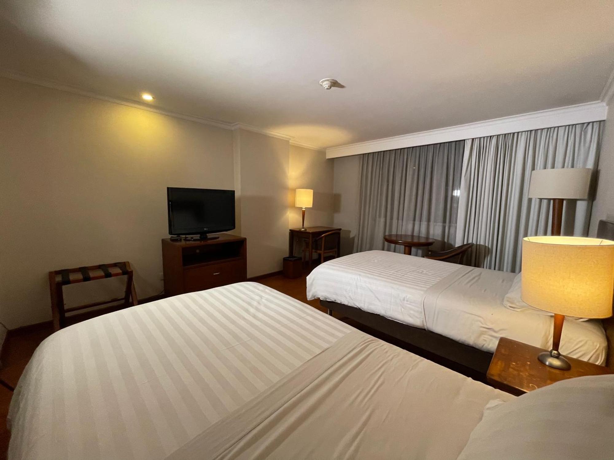 Corferias Ilar Coliving & Embajada Americana Hotel *