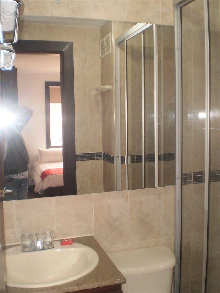 Colonial 1 Hotel