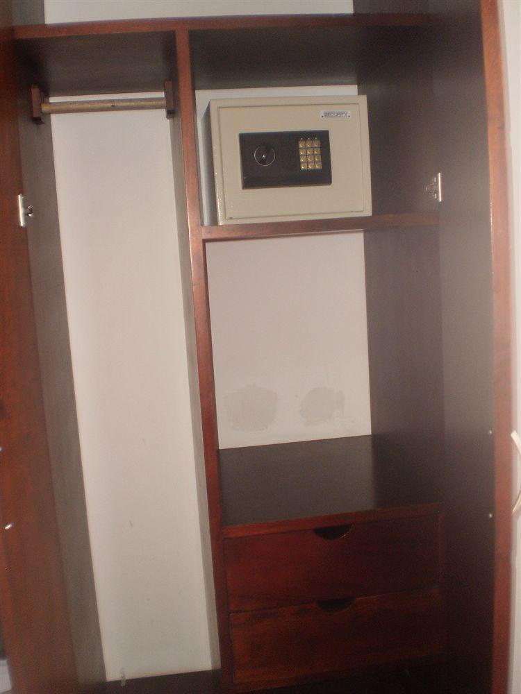 Colonial 1