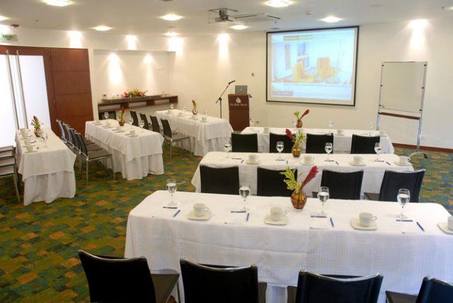 Hotel Nh Pavillon Royal