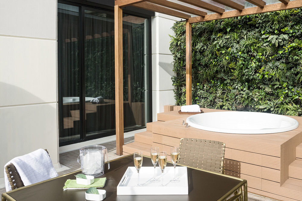 8010 Urban Living- Luxury Experience