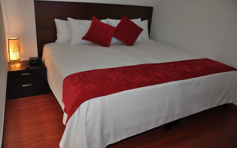 Apartasuites Plaza Modelia Apartahotel