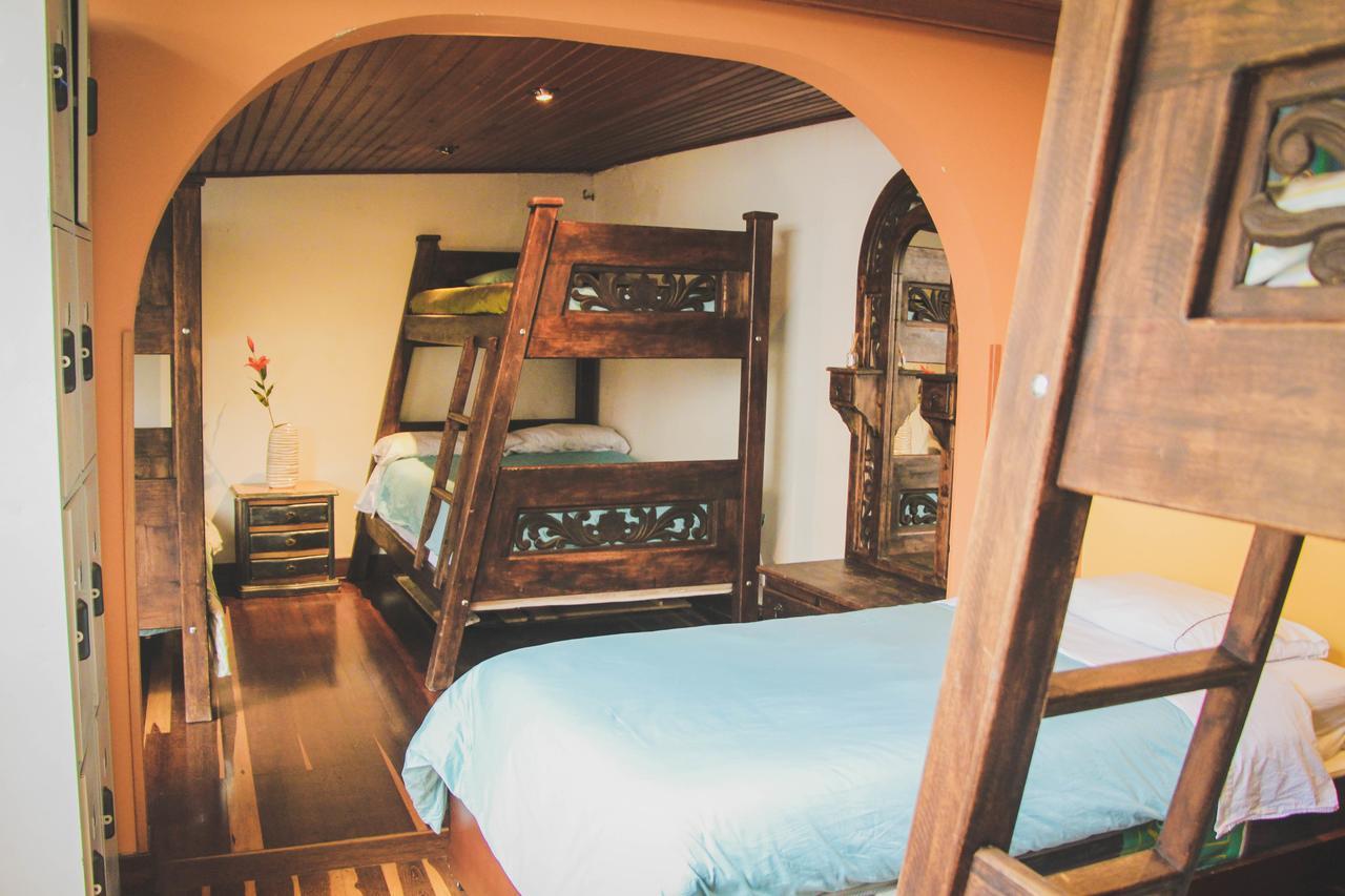 Hostal Ak 82 *