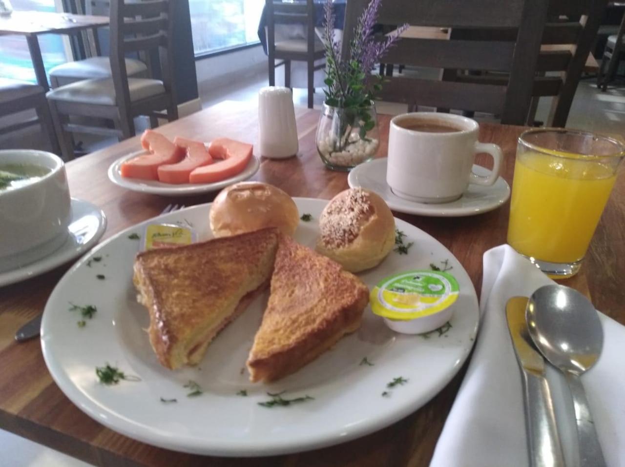 San Francisco De Asís Hotel 3*