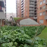 Hermosa habitación privada en conjunto residencial cerca al Aeropuerto y terminal de Bogotá, zonas comunes se comparten con 1 persona