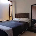Linda habitación amplia iluminada Bogota Calle 80