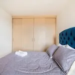 Perfecto Para Trabajo Remoto - Nuevo , Wifi, Lava-Seca, Parking, Cerca Aeropuerto Y Embajada, Hermosa Vista