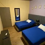 Nr Airport & Embassy / Rooms-Apartments