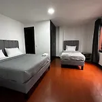 Hotel The Mirror