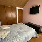 Nr Airport & Embassy / Rooms-Apartments