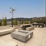 Luxury Flat/Pool/Auto Check In